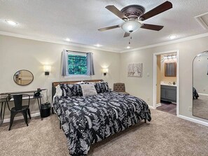6 bedrooms, iron/ironing board, WiFi, bed sheets