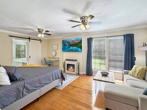 6 bedrooms, iron/ironing board, WiFi, bed sheets