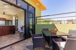 Outdoor dining - 5BR/5B bath Los Barriles Retreat w/ Pool, Hot Tub & Sea of Cortez Views (Buenos Aires)