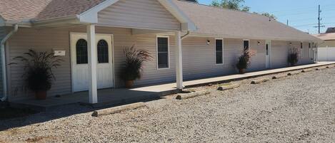 المنشأة من الخارج