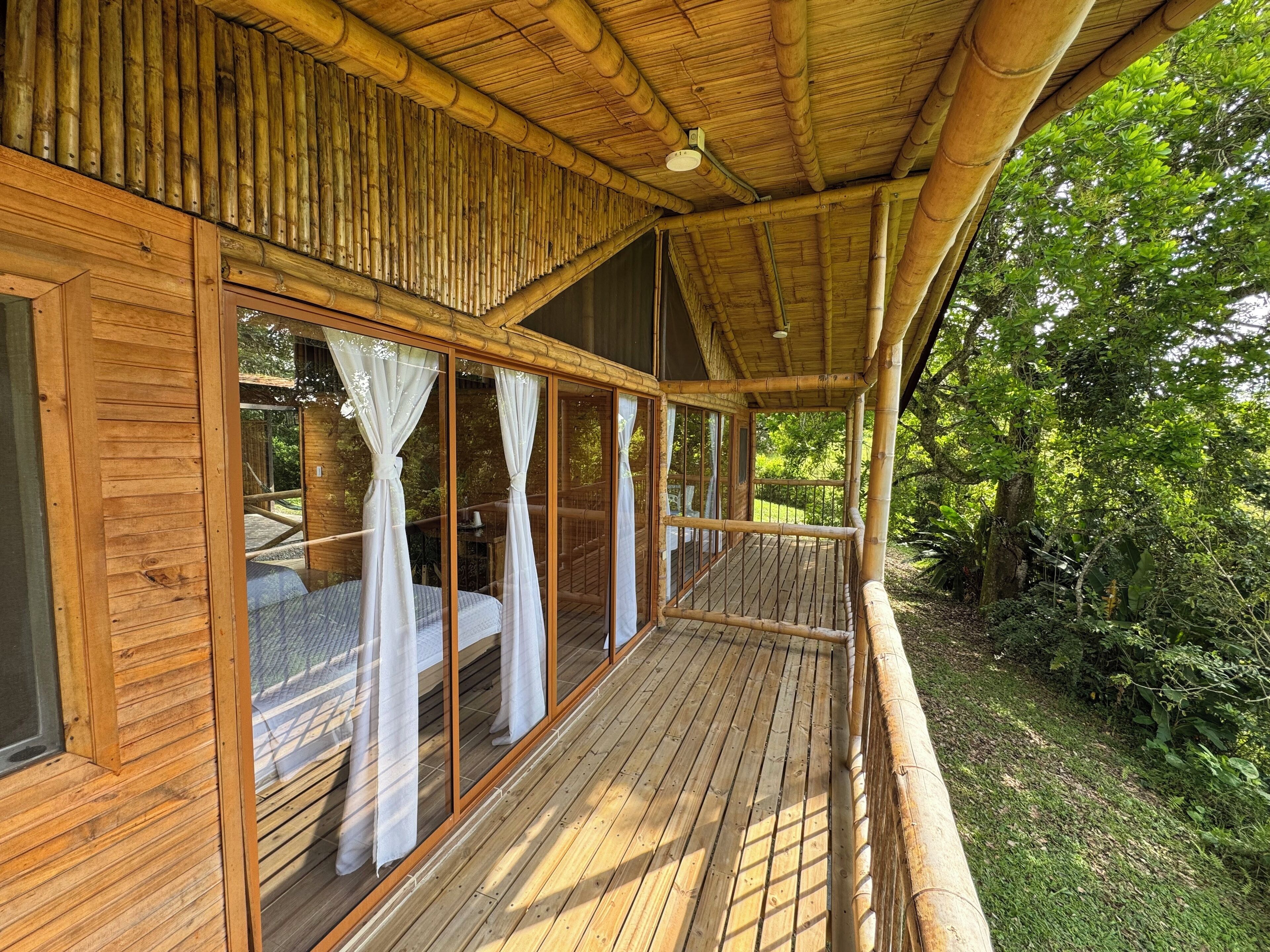 Cabane Standard, vue colline | Balcon