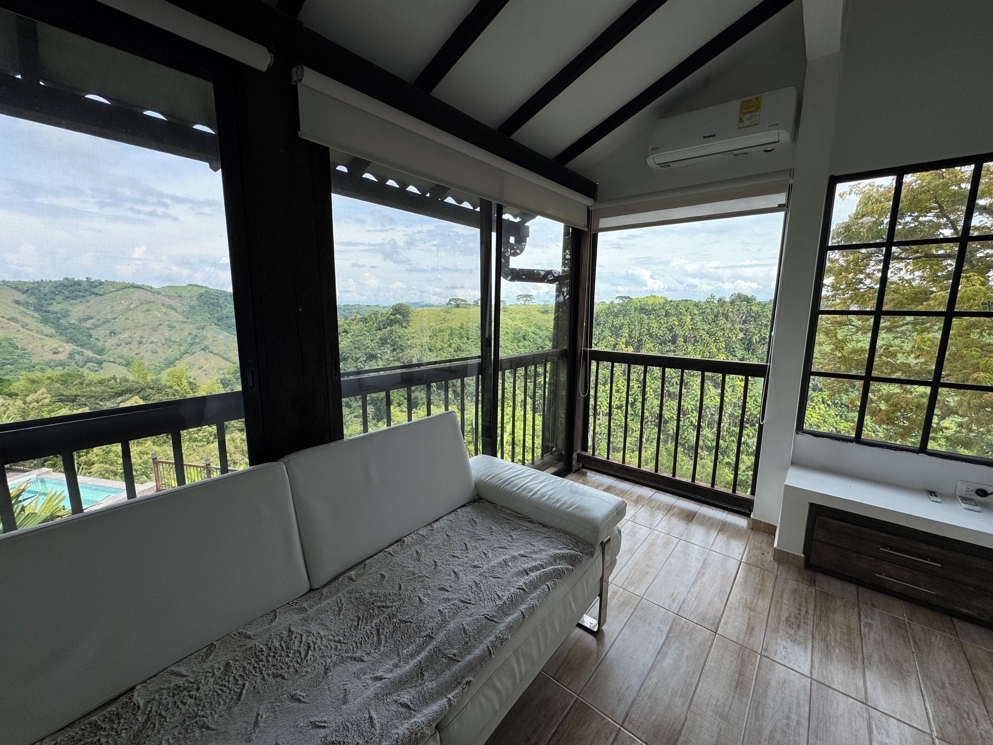 シニア ルーム | デスク、ベッドシーツ