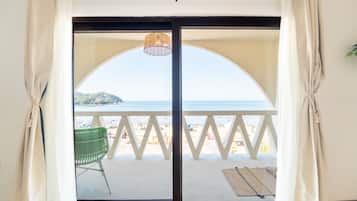 Deluxe Room, Balcony, Ocean View | Balcony view