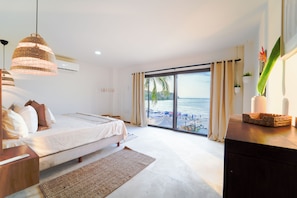 Superior studio suite, uitzicht op zee | Lakens van Egyptisch katoen, luxe beddengoed, een bureau