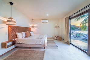 Suite estudio superior, vistas al mar | Escritorio, espacio para trabajar con un portátil, wifi gratis