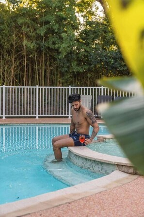 Outdoor pool - Hotel Kyriad Cannes Mandelieu (Cannes)