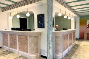 Lobby - Hotel Kyriad Cannes Mandelieu (Cannes)