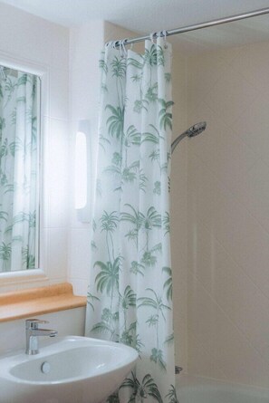 Bathroom - Hotel Kyriad Cannes Mandelieu (Cannes)