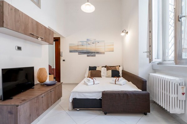 2 bedrooms, iron/ironing board