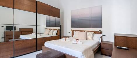 2 Schlafzimmer, Bügeleisen/Bügelbrett