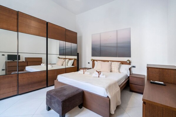 2 bedrooms, iron/ironing board
