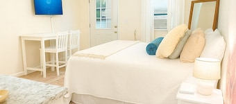 Quiet Guest Suite w/ Yard in Central GNV