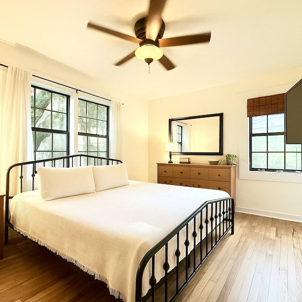 2 bedrooms, travel crib, free WiFi, bed sheets