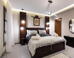 2 bedrooms, internet, bed sheets