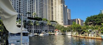 Luxury Yacht stay Fort lauderdale