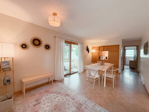 Interior - Private King Room in Shared Home Near Downtown (Willowick)