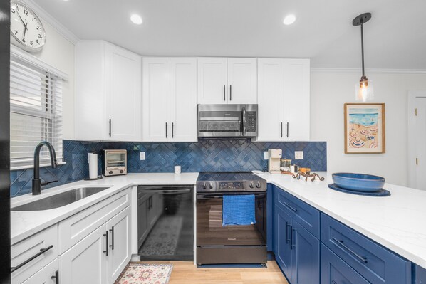 Fridge, microwave, oven, stovetop