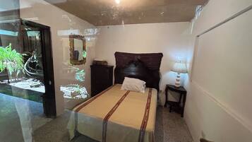 Quarto casal ou duplo básico, vista para a montanha | Wi-Fi de cortesia