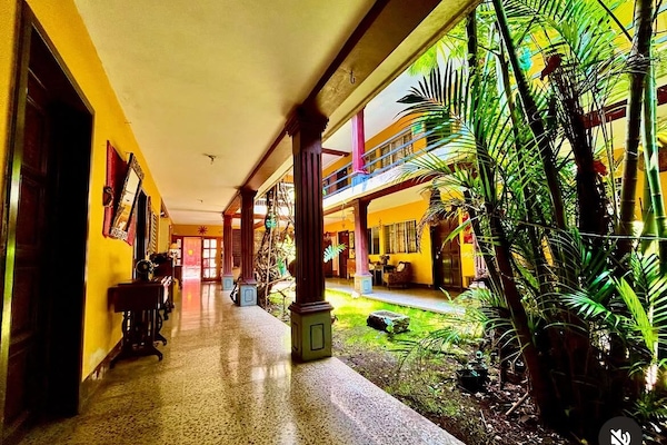 Classic Twin Room, Courtyard View | Living area