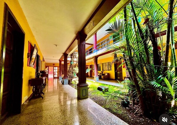 Classic-Zweibettzimmer, Blick auf den Innenhof | Wohnbereich