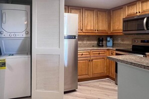 冰箱、微波炉、烤箱、炉灶