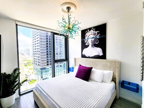 3 bedrooms, iron/ironing board, WiFi, bed sheets - Miami Luxury 3BR - Stunning Skyline & Water Views - 100” Living Room TV (Miami)