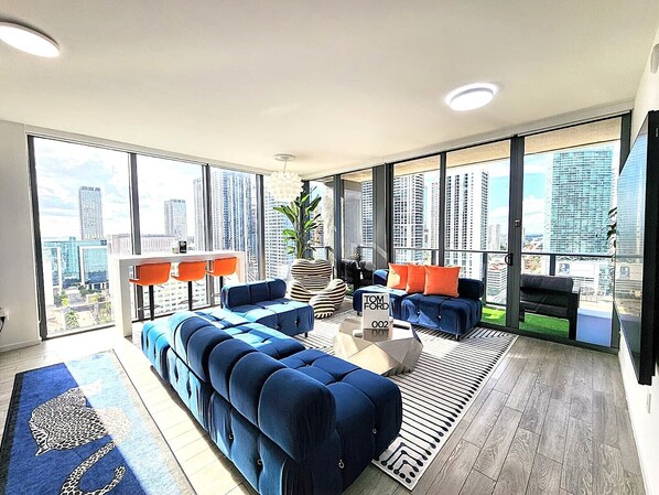 TV - Miami Luxury 3BR - Stunning Skyline & Water Views - 100” Living Room TV (Miami)