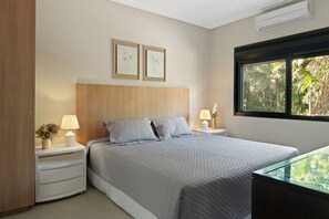 8 bedrooms, WiFi, bed sheets, wheelchair access - Villa Entre Verdes - Leisure and Nature - Sauna / Court / Jacuzzi / Pool / 22p. (Bertioga)