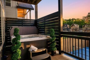 Outdoor spa tub - Karaoke, Pickleball, Private Pool, Hot Tub, Games! - High Note Hideaway (Pigeon Forge)