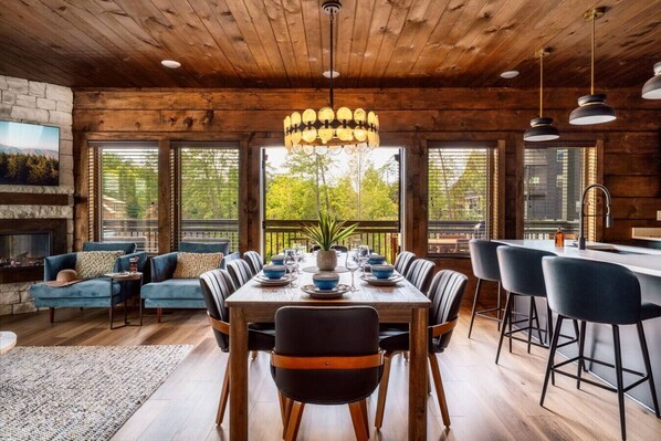 Dining - Karaoke, Pickleball, Private Pool, Hot Tub, Games! - High Note Hideaway (Pigeon Forge)