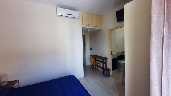 Chambre Classique, balcon, vue mer | Coffres-forts dans les chambres, bureau