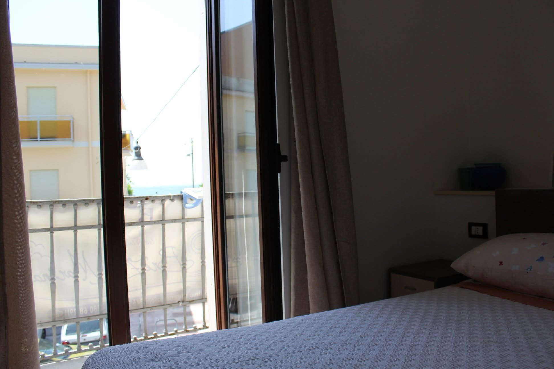 Chambre Classique, balcon, vue mer | Coffres-forts dans les chambres, bureau