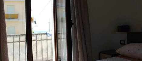 In-room safe, desk, laptop workspace, free WiFi