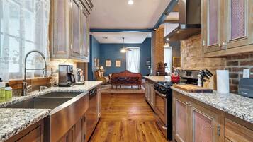 KĂŒhlschrank, Mikrowelle, Ofen, Herdplatte