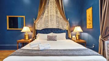 5 bedrooms, desk, iron/ironing board, travel crib