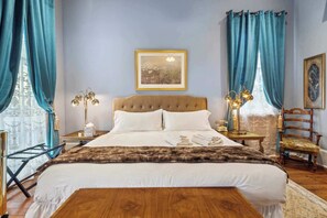 5 bedrooms, desk, iron/ironing board, travel cot