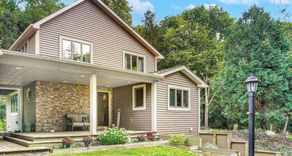 Wooded Retreat on 5 Acres: 6 Mi to Edinboro Lake!