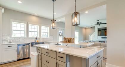 Lake Anna Retreat w/ Boat Slip | Sleeps 15