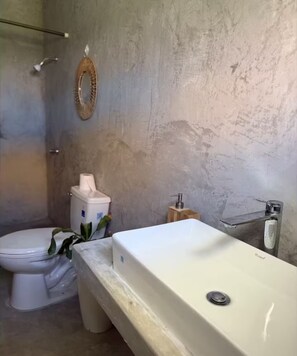 Shower, towels, soap, toilet paper - Almirante del Mar (El Paredón)