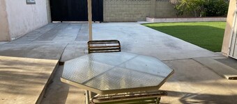 FULLY FURNISHED MINI STUDIO WITH PRIVATE BATH AND SEPERATE ENTRANCE.