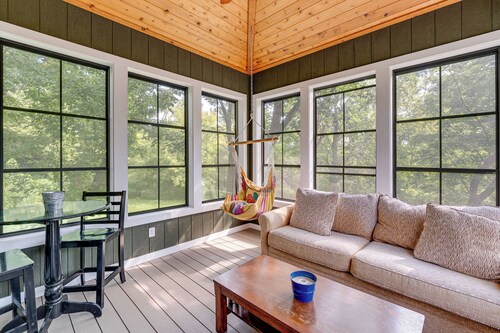 Lake Geneva Area Oasis w/ Fire Pit & Dog Run