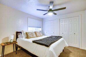5 Schlafzimmer, Schreibtisch, Reisekinderbett, Internetzugang