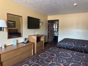 Basic Double Room | Blackout drapes, iron/ironing board, free WiFi - Elgin Sleepin Inn (Elgin)