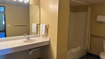 Basic Double Room | Bathroom | Free toiletries, hair dryer, towels, soap