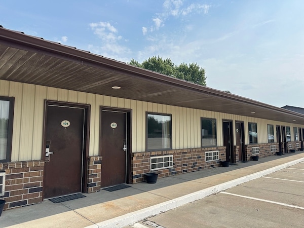 Elgin Sleepin Inn - Nebraska
