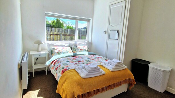 1 bedroom, iron/ironing board, WiFi, bed sheets - Delightful 1-bedroom apartment in Kill (Kill)