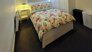 1 bedroom, iron/ironing board, WiFi, bed sheets - Delightful 1-bedroom apartment in Kill (Kill)