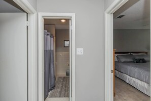 2 bedrooms, WiFi, bed sheets - Glen Place-2 Bed Apt in Midtown Little Rock-Outdoor Hangout-Easy Parking (Little Rock)