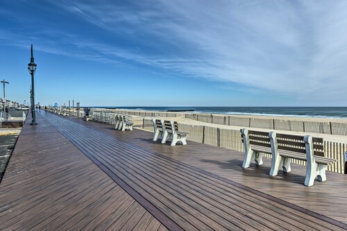 ‘The 1818’ - Quick walk to 20th Ave Beach!