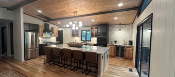Hampton Haven - Fabulous mountain house close to AT and Watauga Lake!